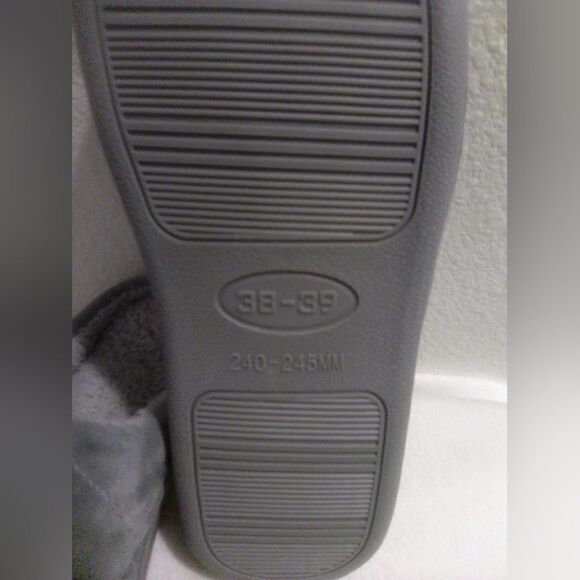 Cozy Men’s Winter Plush Slippers Non-Slip Indoor/Outdoor - Picture 8 of 9